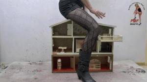 Dollhouse Under Giantess