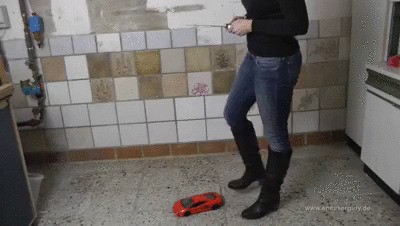 Sneakergirly Denise – Fucktoy Car With Boots